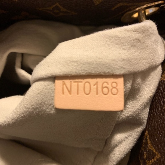 Gorgeous New LOUIS VUITTON ARTSY MM SHOULDER/HANDBAG: BROWN MONOGRAM DESIGN - Picture 7 of 8